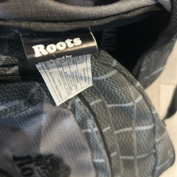 ROOTS Tech Zone Gray Black Backpack NEW - Picture 13 of 16